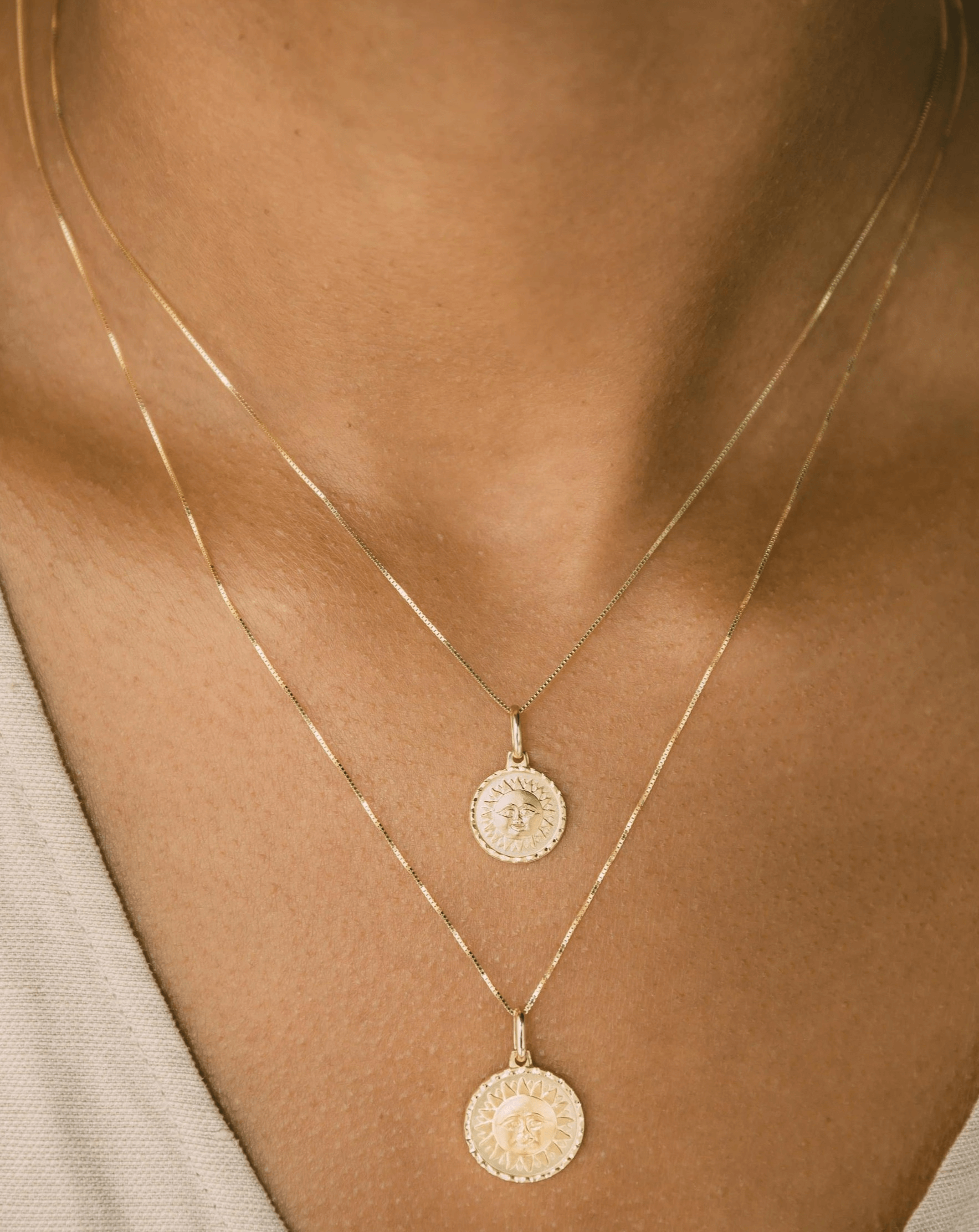 Sun locket in gold discount