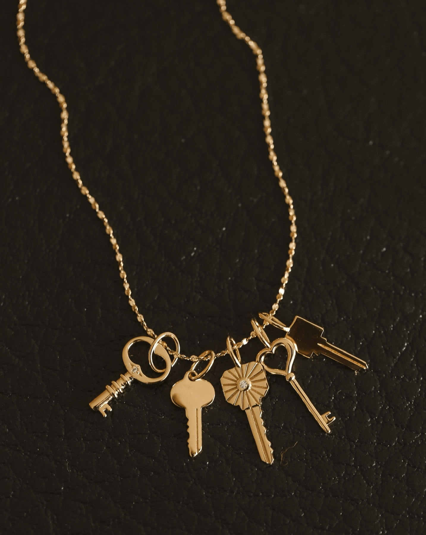 Gold heart and key necklace set discount