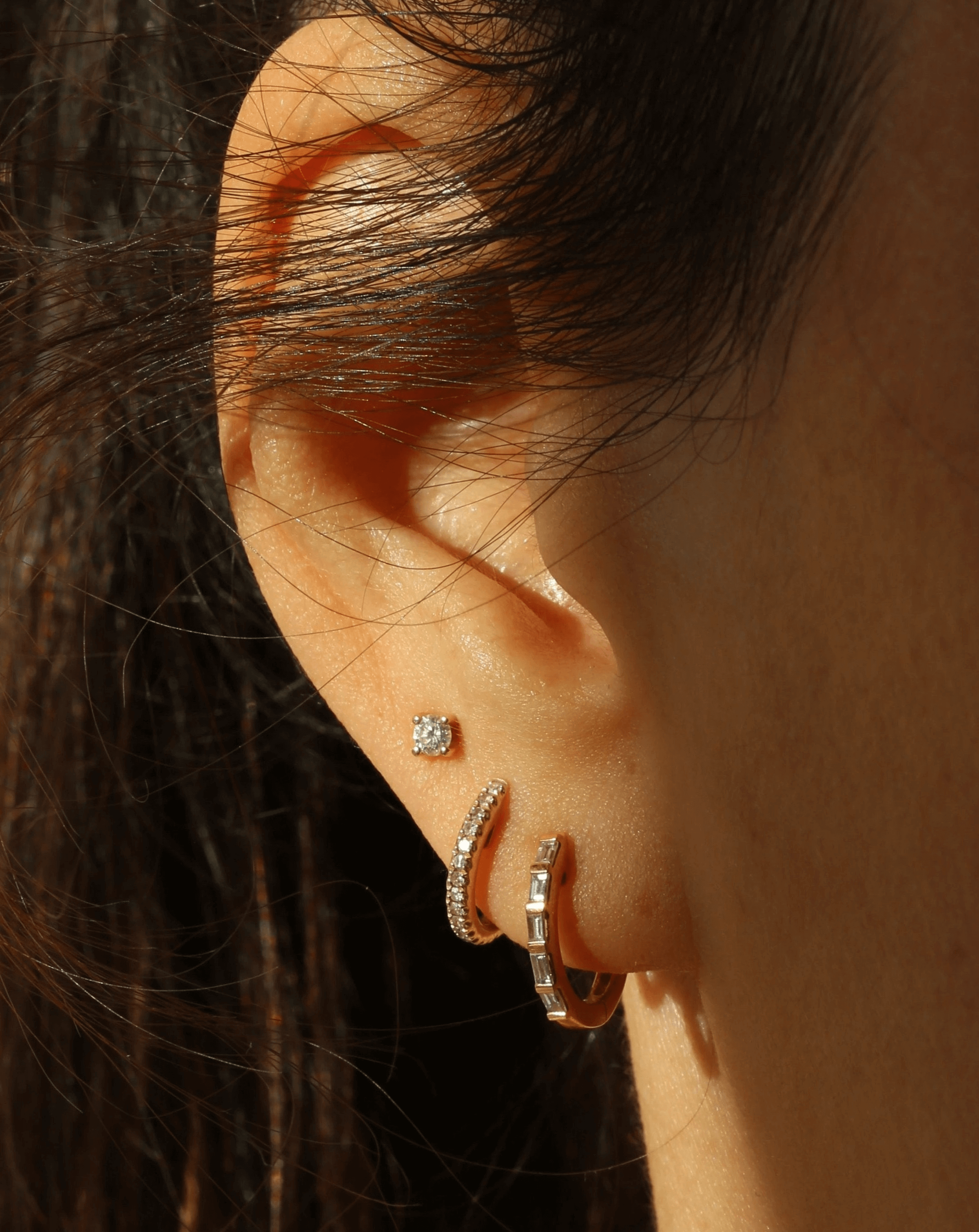 Gold diamond huggie hoop earrings discount