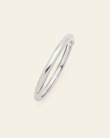 Modern silver polished bangle bracelet with hinged clasp